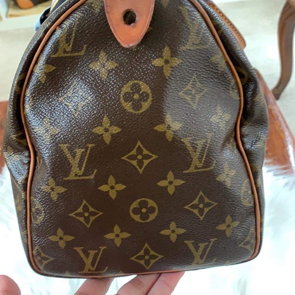 Authentic Louis Vuitton Speedy 30 - Picture 2 of 8
